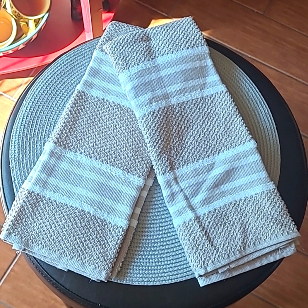 KitchenAid Towels - Picture 2 of 7